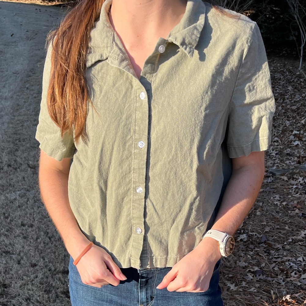 Charlotte Russe Button Up Crop Top